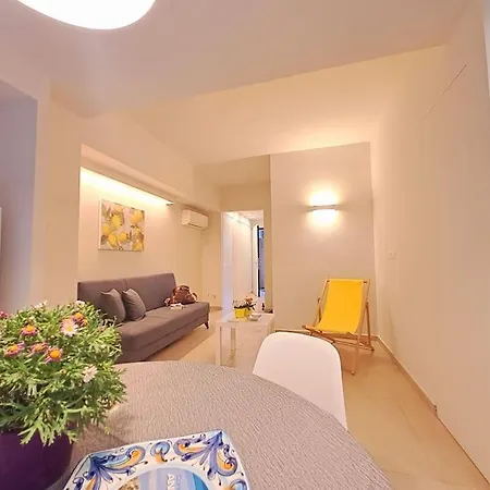 Acasuzzadiaci Holiday home Aci Castello